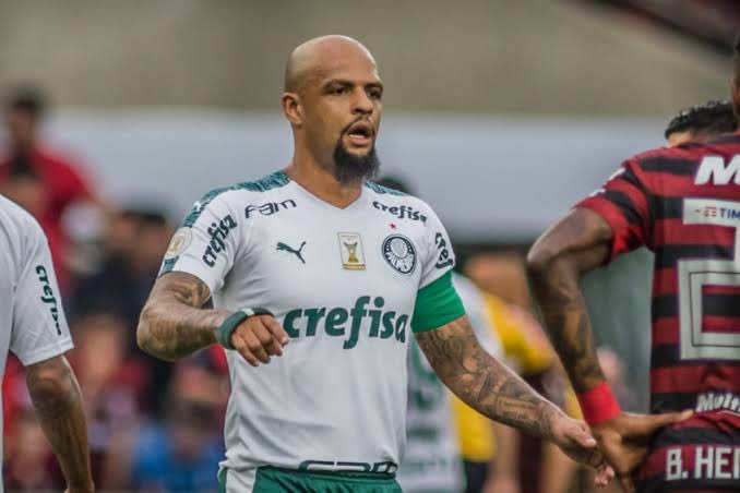 Rival do Brasileirão liga radar e pode tirar Felipe Melo do Palmeiras