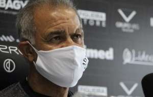 Jorginho ignora risco de rebaixamento e só pensa na classificação do Figueirense