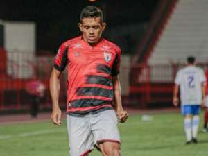 Lateral comenta mudança de posição e estreia na Sul-Americana pelo Atético-GO