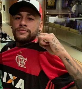 Em interação na rede social, Neymar não descarta retorno ao Santos ou Flamengo