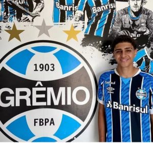 Filho de Adriano Imperador assina contrato com clube da Série A