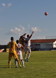 GOIANO: Iporá bate Jaraguá em duelo contra o rebaixamento