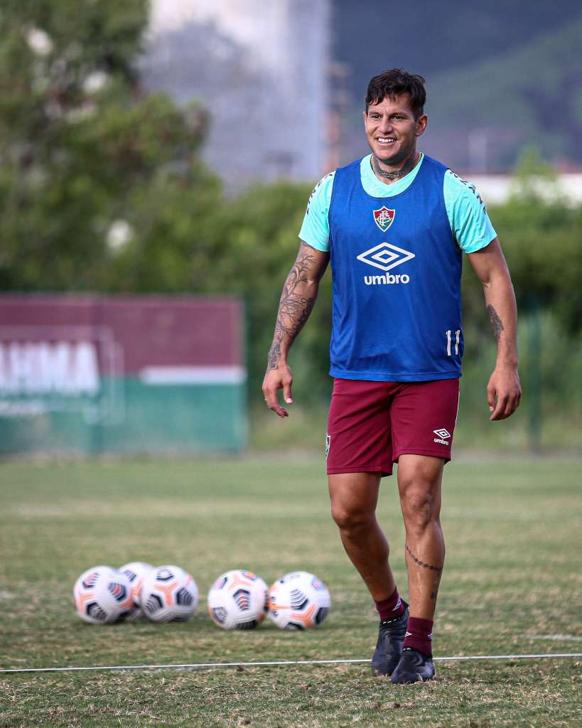 Bobadilla é liberado um minuto antes do prazo, e reforça Flu na estreia