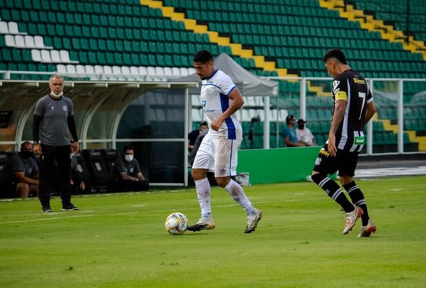 À espera de novo clube, Ralf treina em casa e descarta aposentadoria