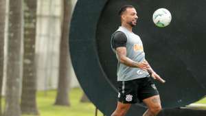 Corinthians libera lateral-direito para negociar com o Juventude