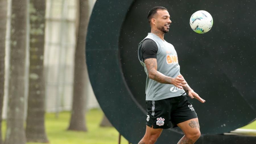 Corinthians libera lateral-direito para negociar com o Juventude