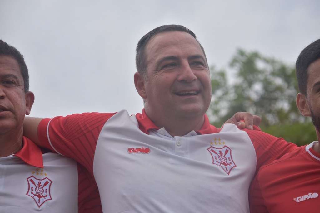 Sergipe comunicou a saída do técnico Paulo Foiani