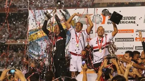 Ídolo do São Paulo elogia Fiel e diz que recebeu “grande proposta” do Corinthians