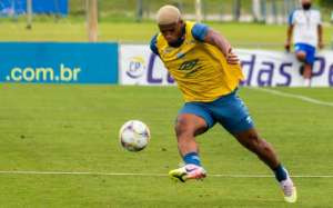 Catarinense: Após primeiro gol, Jonathan exalta disputa sadia no ataque do Avaí