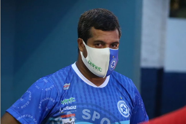 Líder de Estadual supreende e anuncia demissão de técnico após resultados ruins