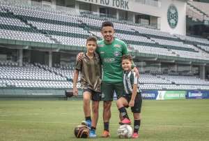 Ex-Cruzeiro encaminha renovação e deve encerrar carreira no Coritiba