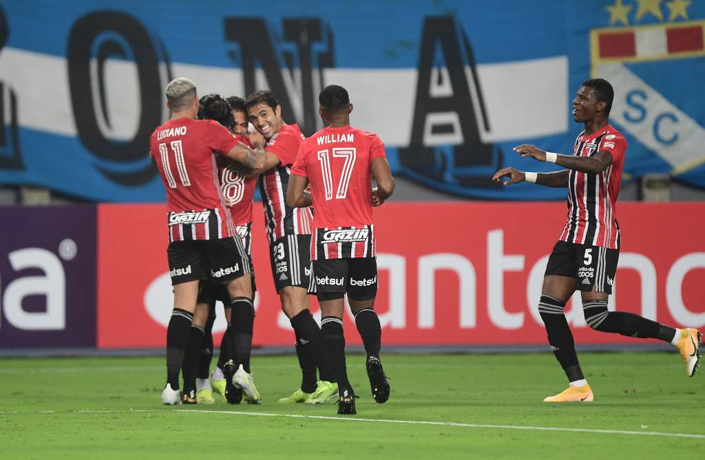 São Paulo vence Sporting Cristal-PER na estreia da Libertadores