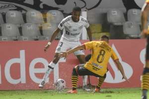 Holan assume culpa por derrota do Santos: 'Temos que melhorar muito'