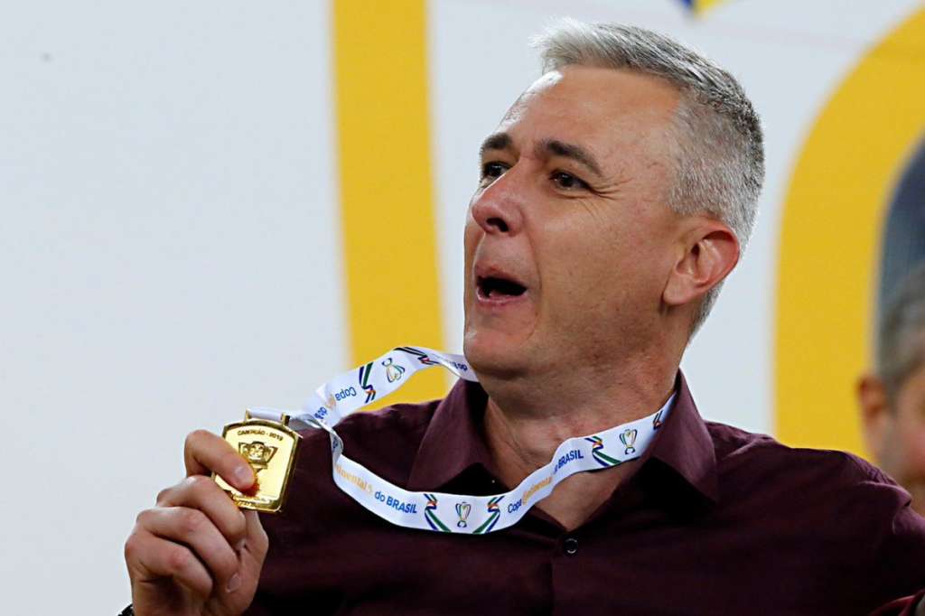 Ex-Corinthians será anunciado por gigante brasileiro como novo treinador