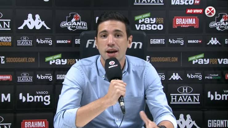 Diretor revela motivo da demora por contratações do Vasco para a temporada