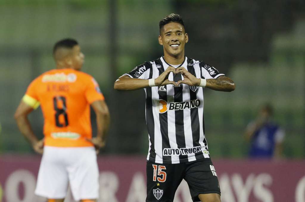 Auxiliar do Atlético-MG lamenta chances perdidas mesmo após pressão pelo empate