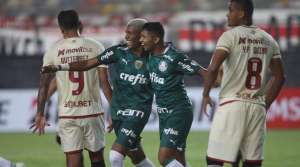 Universitario-PER 2 x 3 Palmeiras - Com gol no minuto final, Verdão afasta crise