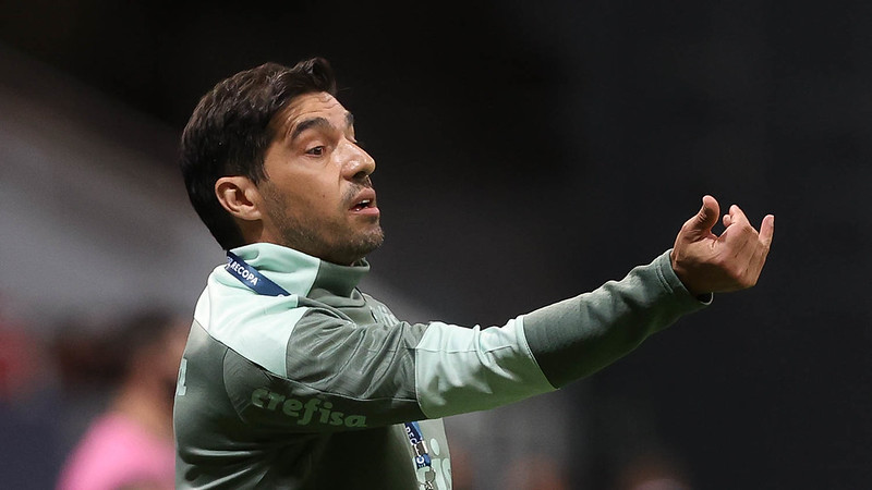 Após ‘comer limões’, Abel prevê mais dificuldade para o Palmeiras na Libertadores