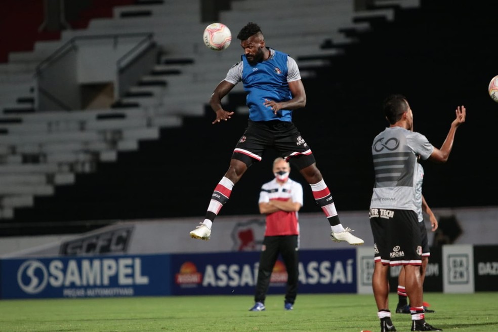 Zagueiro deixa o Santa Cruz e vai atuar no futebol da Tailândia