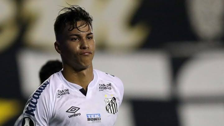 Atacante do Santos inicia aulas de italiano e pode deixar o clube em breve