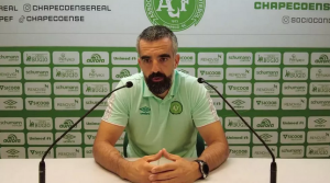 Interino pede atenção nas quartas e usa Chape do ano passado como próprio exemplo