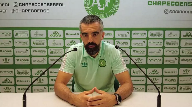 Interino pede atenção nas quartas e usa Chape do ano passado como próprio exemplo