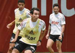 Paulistão: Atacante sente lesão e desfalca São Paulo contra Santo André