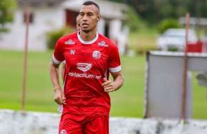 Após rescindir com o Náutico, atacante acerta com clube paranaense