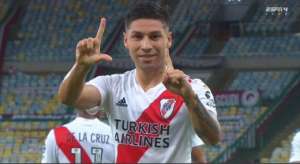 Lateral do River Plate marca contra Fluminense e faz dedicatória a cachorros