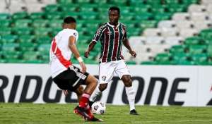 Melhor em campo, ex-Corinthians comemora parceria com Fred no Fluminense