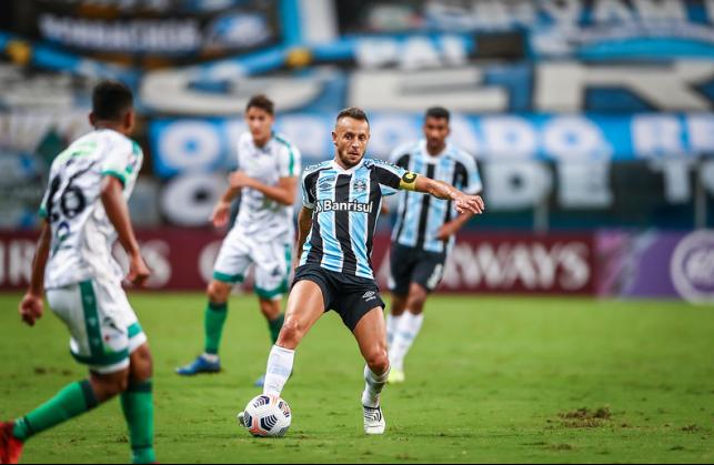 Rafinha exalta trabalho de técnico interino após semana turbulenta no Grêmio