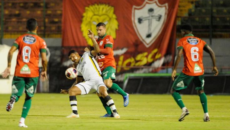 Portuguesa correu bastante diante do Monte Azul