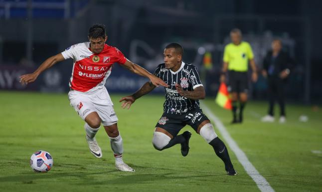 Corinthians voltou a apresentar dificuldades no sistema ofensivo