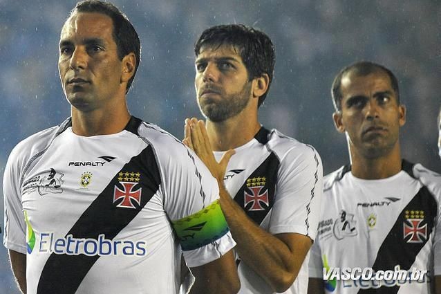 Ex-técnico da Seleção Brasileira troca Vasco por rival