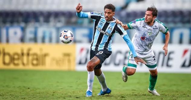 Clube do exterior aumenta proposta e pupilo de Tiago Nunes deve deixar Grêmio