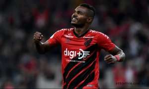 Após dupla paulista, gigante do Brasileirão sonda a situação de atacante do Athletico