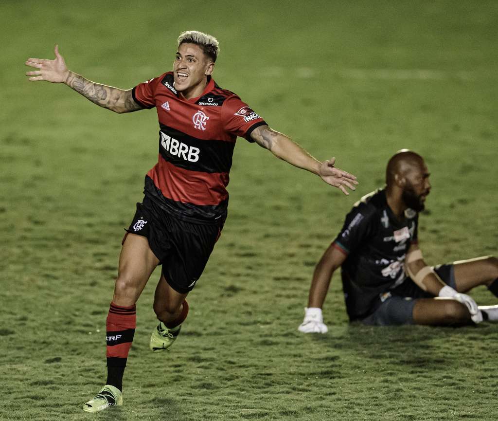 Craque do Flamengo ironiza participante do BBB em novo paredão