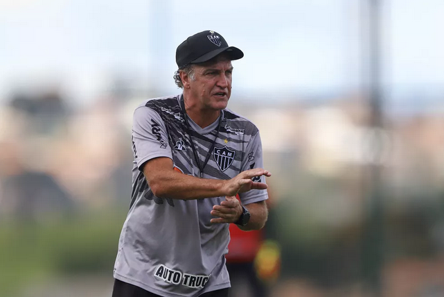 Após resultado ruim na Libertadores, Cuca desmente fonte que deu sua demissão