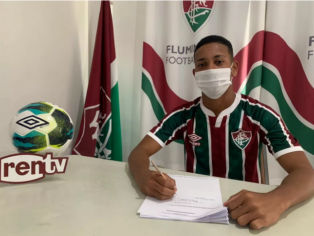 Atacante de apenas 17 anos assina contrato milionário com o Fluminense