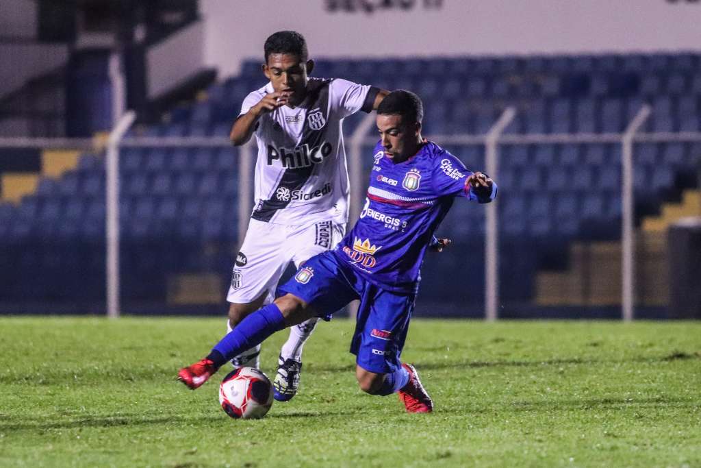 Paulinho McLaren destaca evolução no São Caetano e promete lutar pela permanência