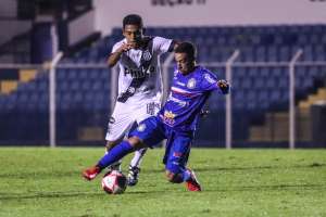 Paulinho McLaren destaca evolução no São Caetano e promete lutar pela permanência