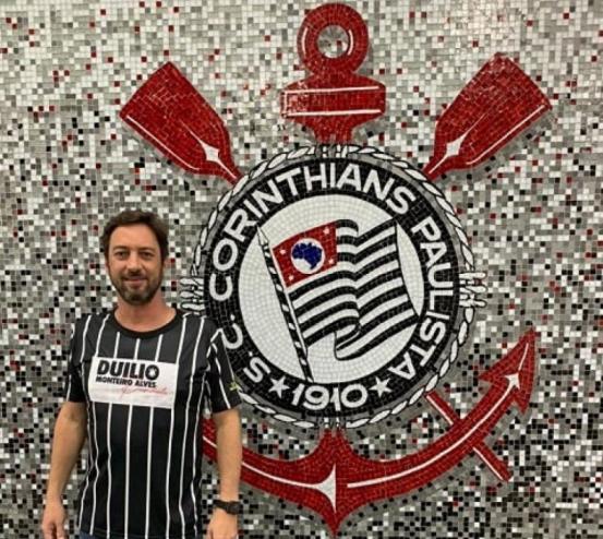 DUÍLIO tenta segurar a 'âncora' do Corinthians