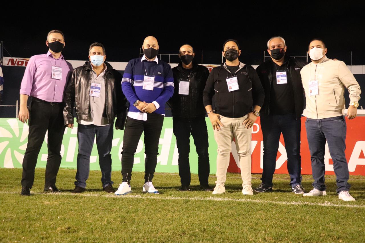 São Caetano quita salários, jogadores confirmam prometem lutar até o fim no Paulistão