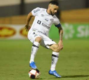 Marcos Leonardo lamenta falha na criação e derrota do Santos antes de clássico
