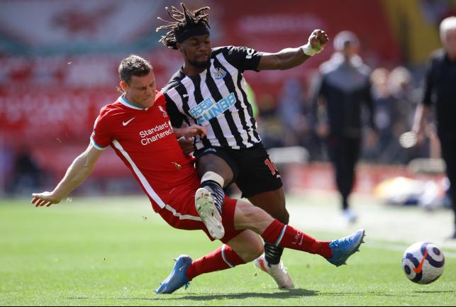 INGLÊS: Liverpool leva empate do Newcastle no último lance e se complica