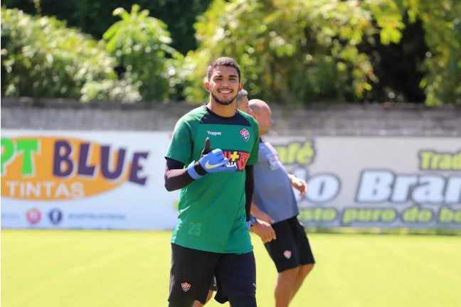 Time da Série B renova com goleiro que vinha sendo titular até 2024