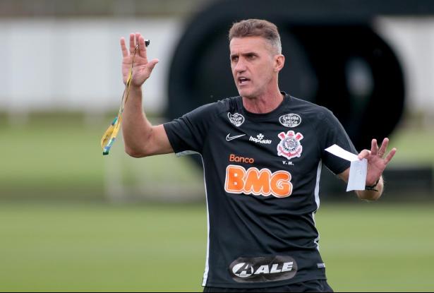 Ainda tentando se encontrar, Corinthians e Santos fazem clássico de risco