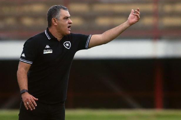 Botafogo vai atacar rebaixado Macaé para voltar a vencer e dar paz a Chamusca