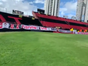 Em aniversário de organizada, Sport deixa faixas do Santa Cruz de cabeça para baixo