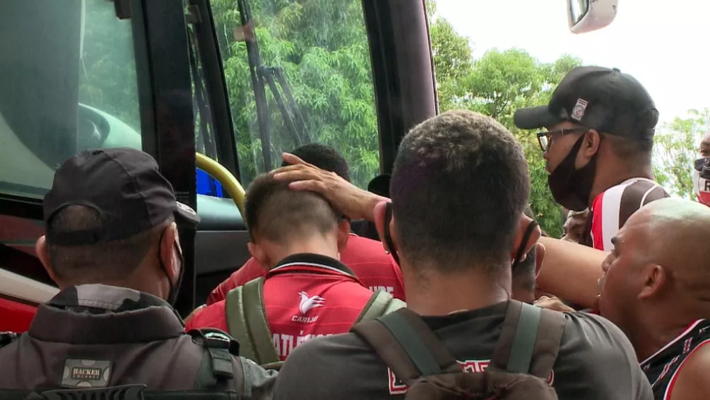 Piauiense: Com PM e bala de borracha, torcida faz pressão no River-PI após derrota